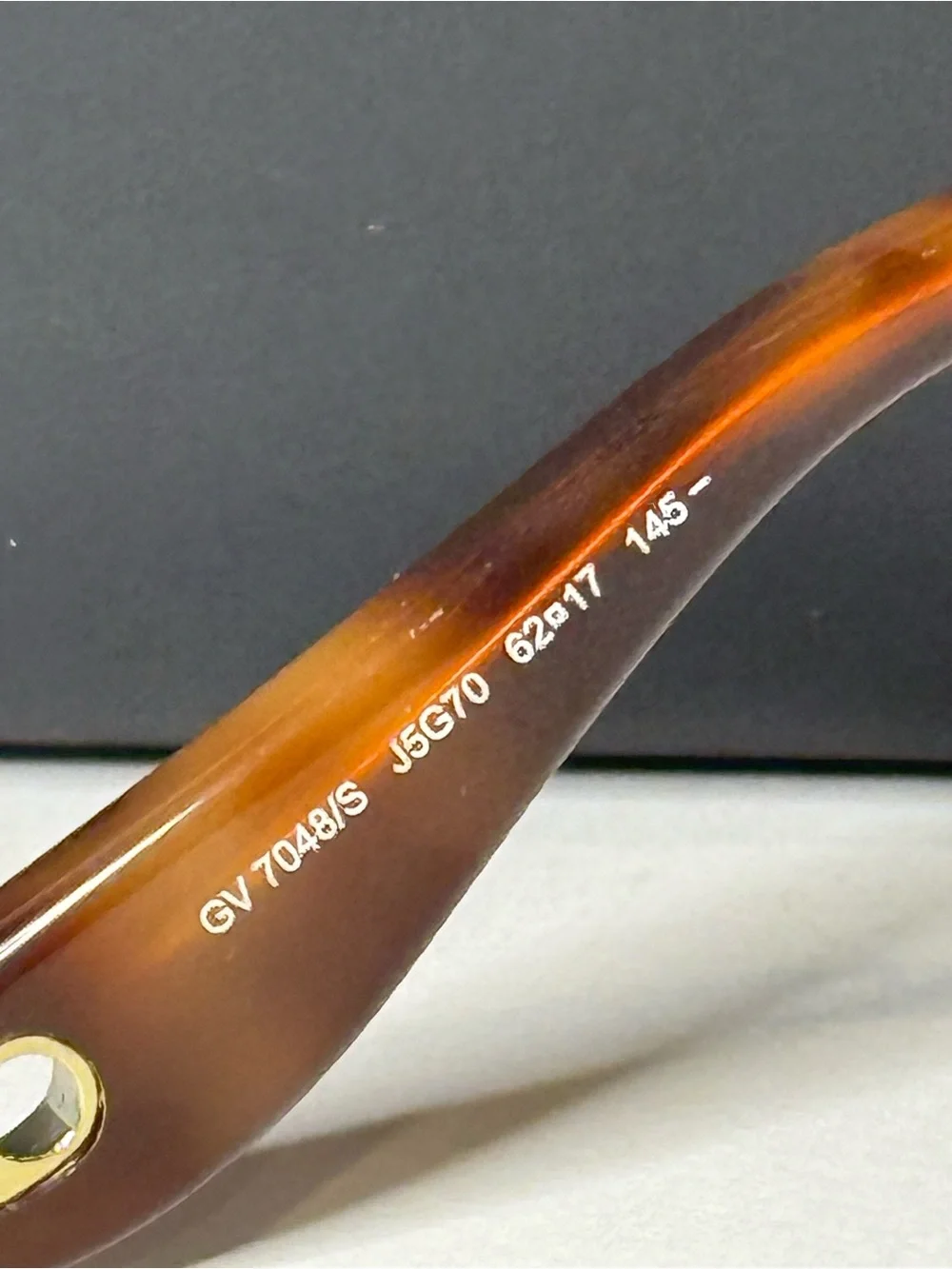 Givenchy classic round